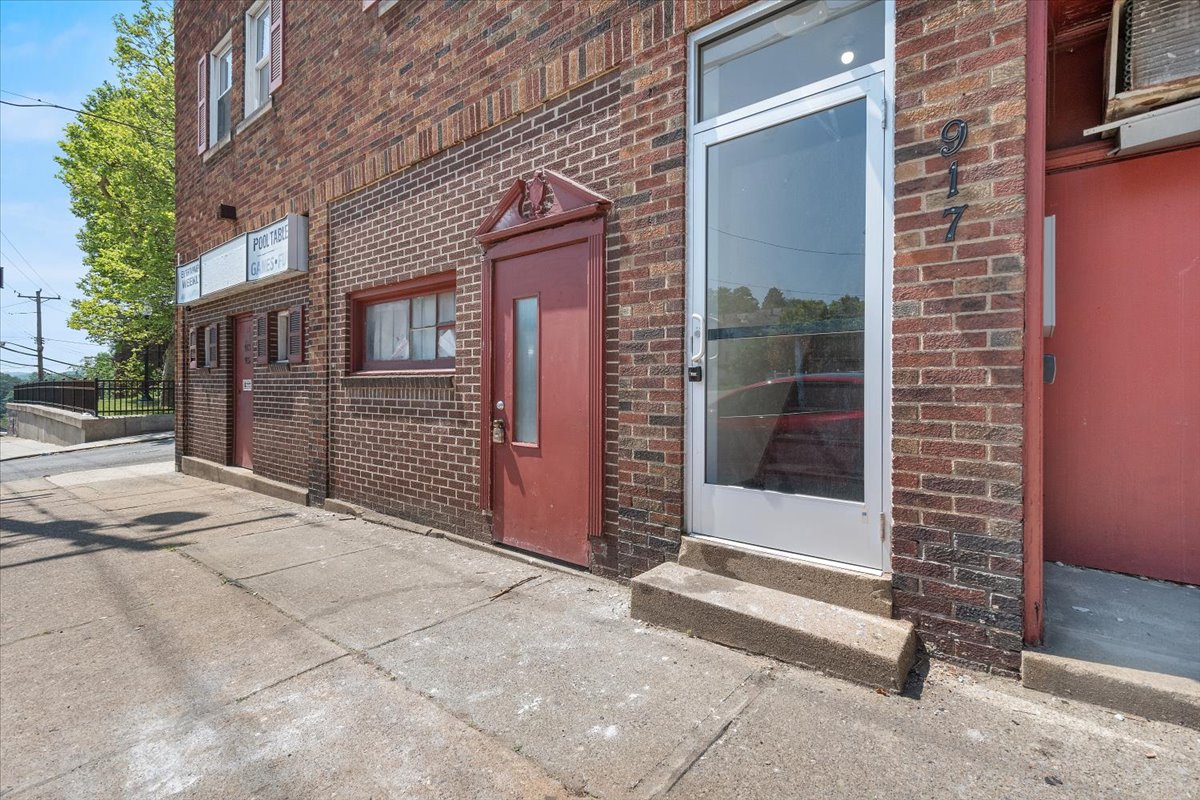 915 Chartiers Avenue